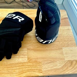 Bauer hockey gloves